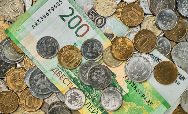 Cash obsolète ? Pas tout à fait : voici pourquoi les Russes y tiennent encore.