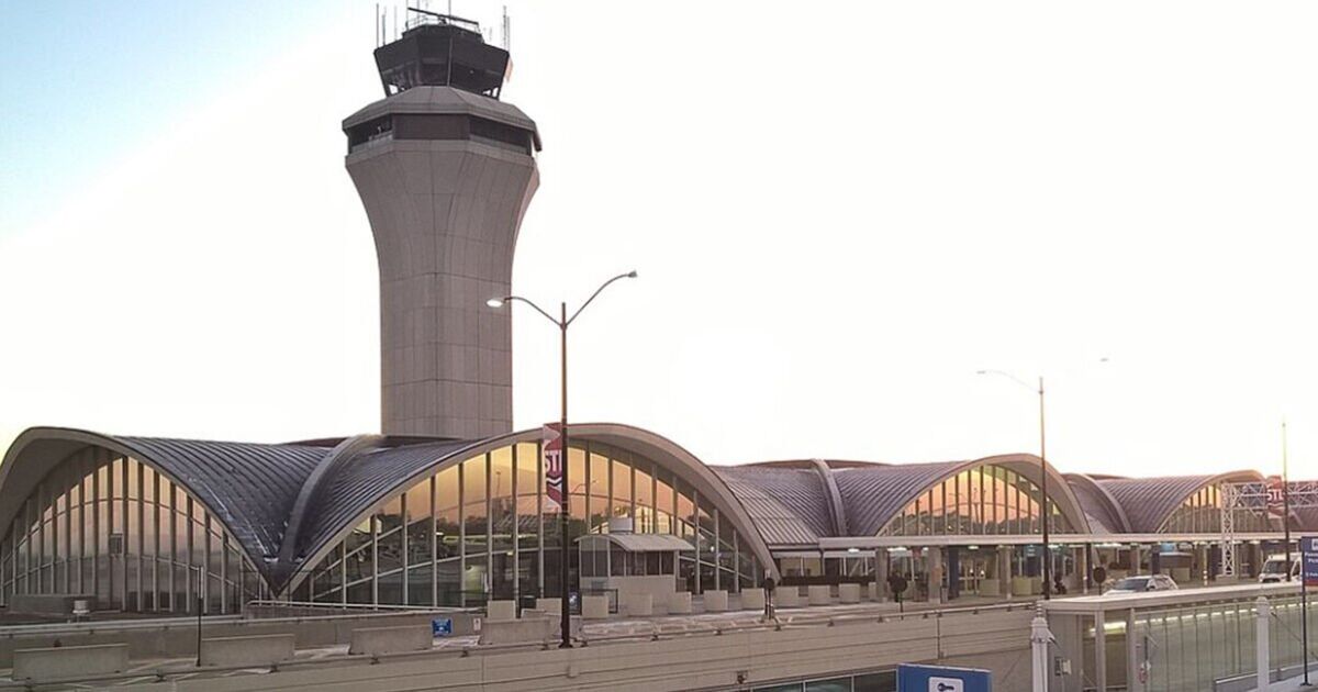 Alerte à la bombe à l'aéroport de St Louis : un vol contraint à un atterrissage d'urgence !