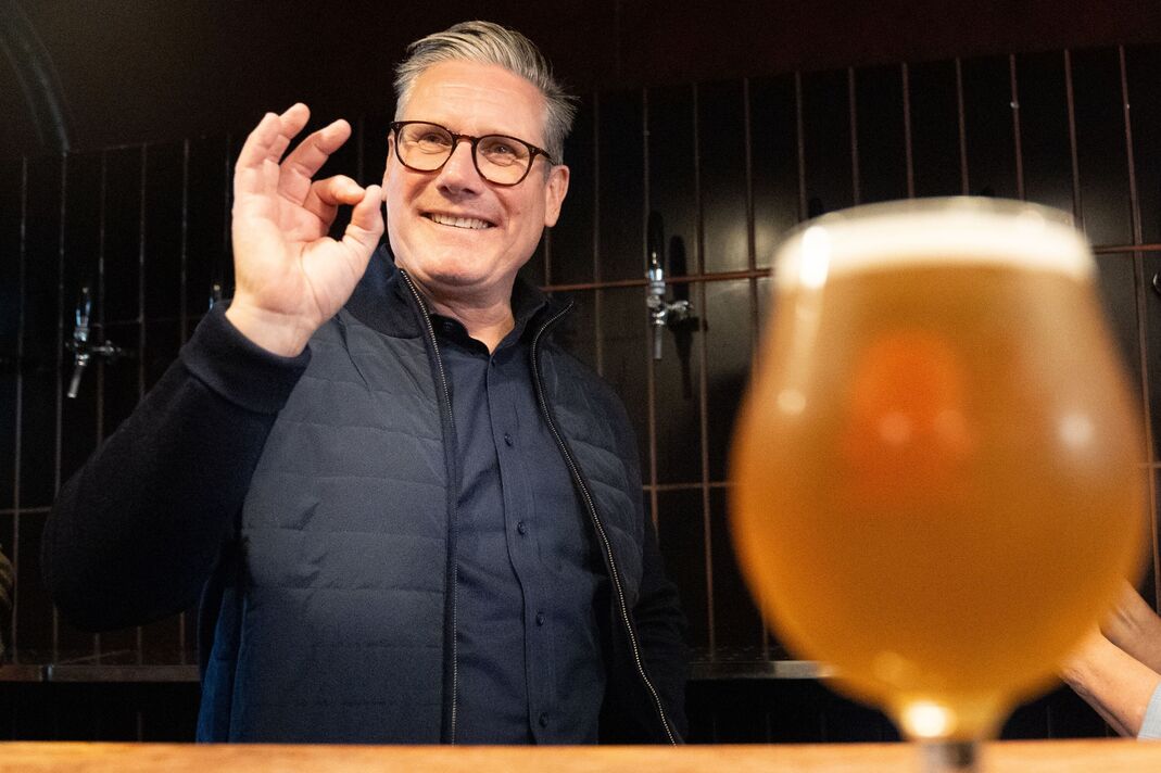 Keir Starmer in pub