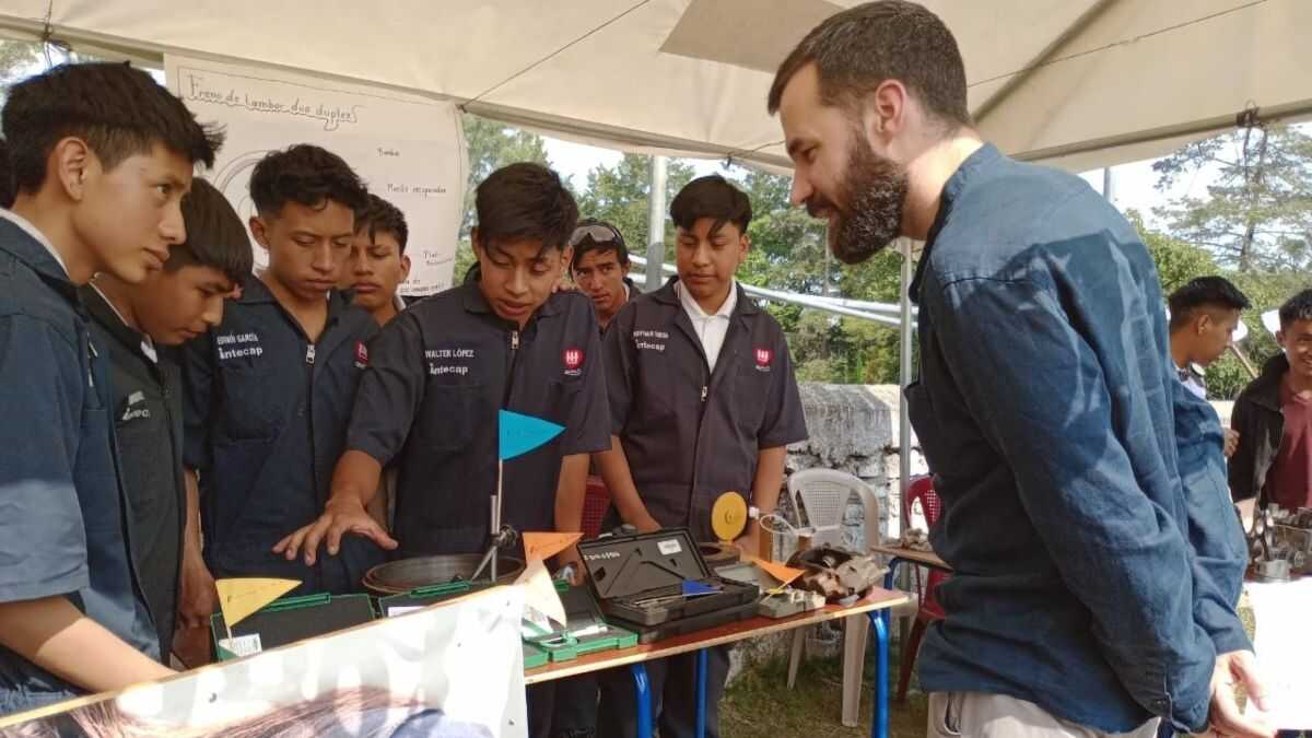 Nicolás Ayensa, en mission d'évaluation de projets éducatifs en Guatemala.