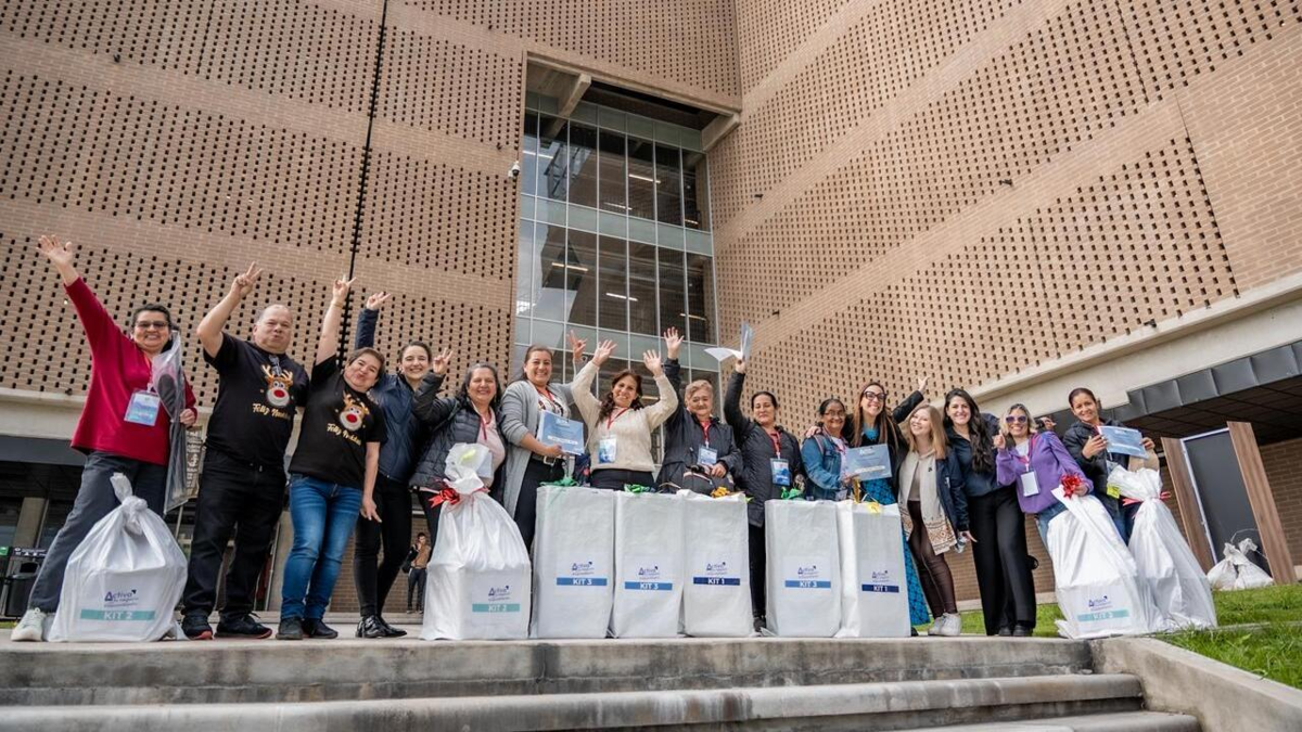 La mairie offre des équipements, machines et outils à 260 entrepreneurs du textile à Bogotá !