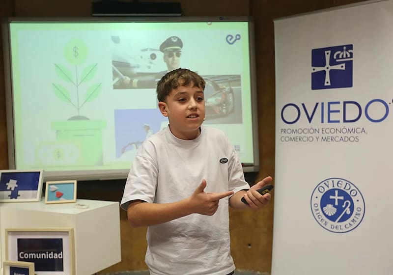 Portrait de Marco Bermúdez, entrepreneur de 14 ans.