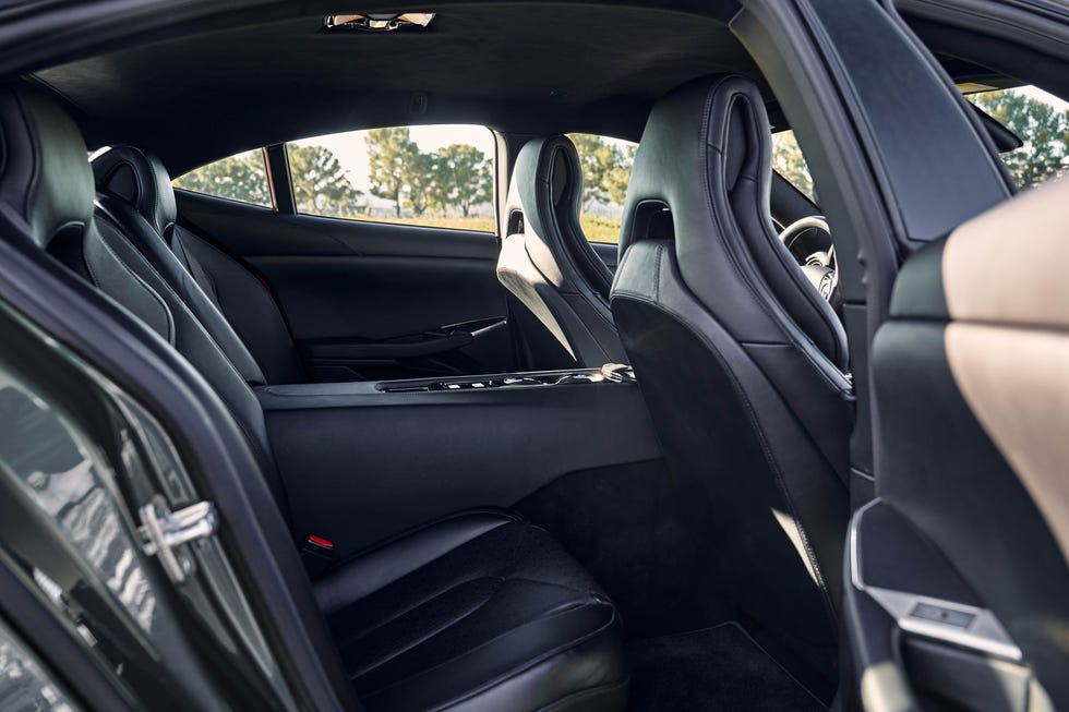 2025 Karma Revero arrière 2025 karma revero rear cabin