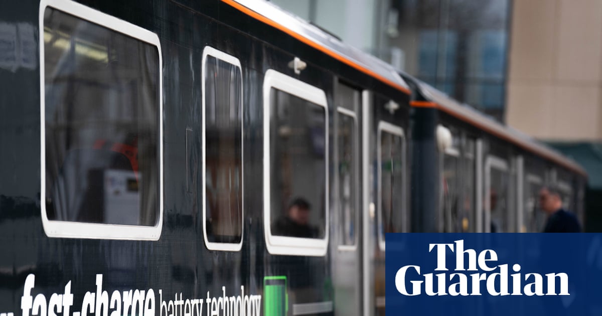 Le premier train à batterie à charge rapide du Royaume-Uni prêt à embarquer ce week-end !