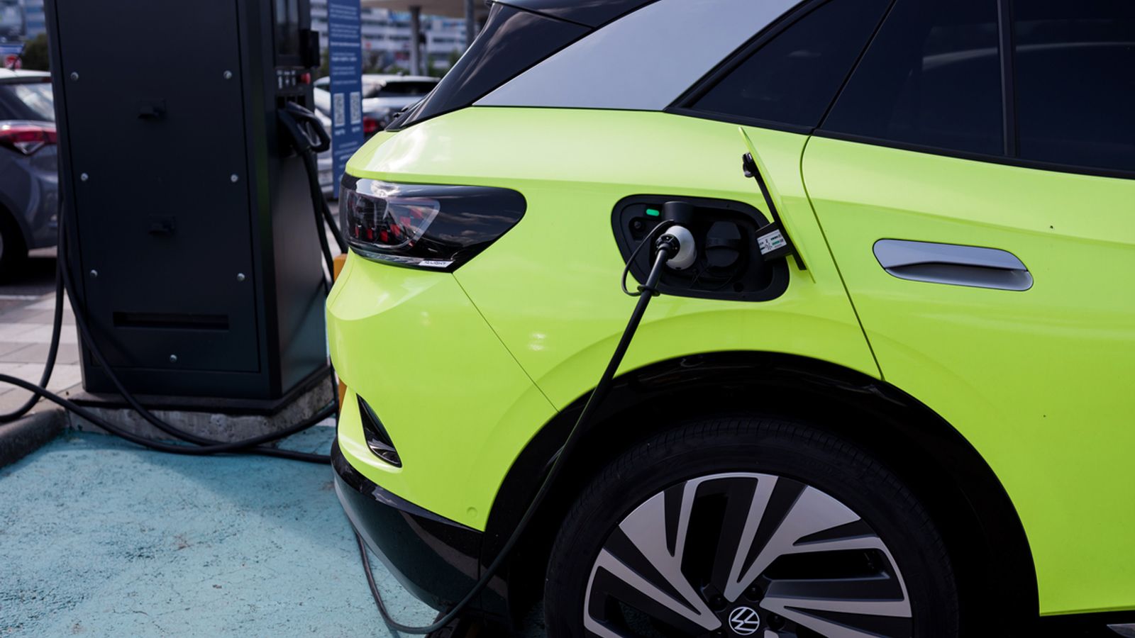 L'expert conteste la théorie du conducteur : un véhicule électrique aurait-il agi de son propre chef avant de tuer un garçon ?