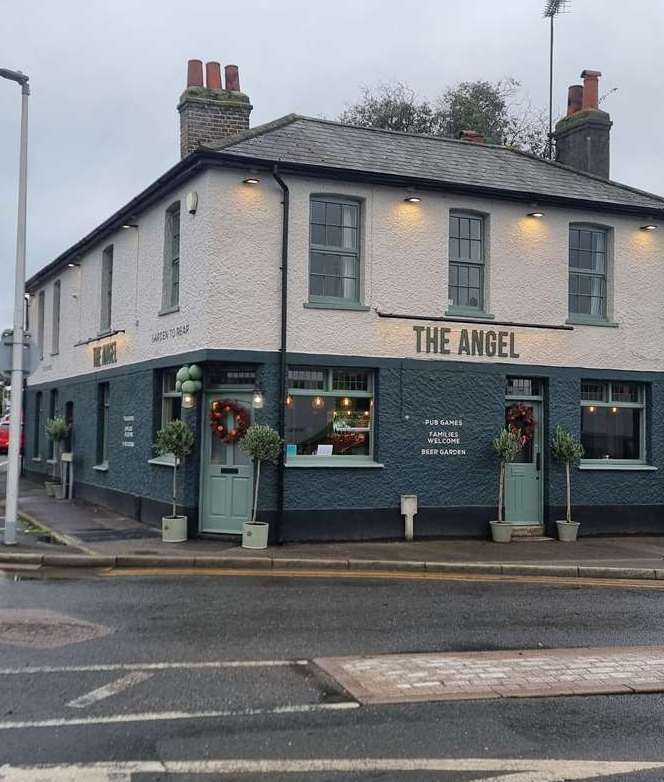 The Angel dans Lower Rainham Road, Rainham, va fermer à nouveau
