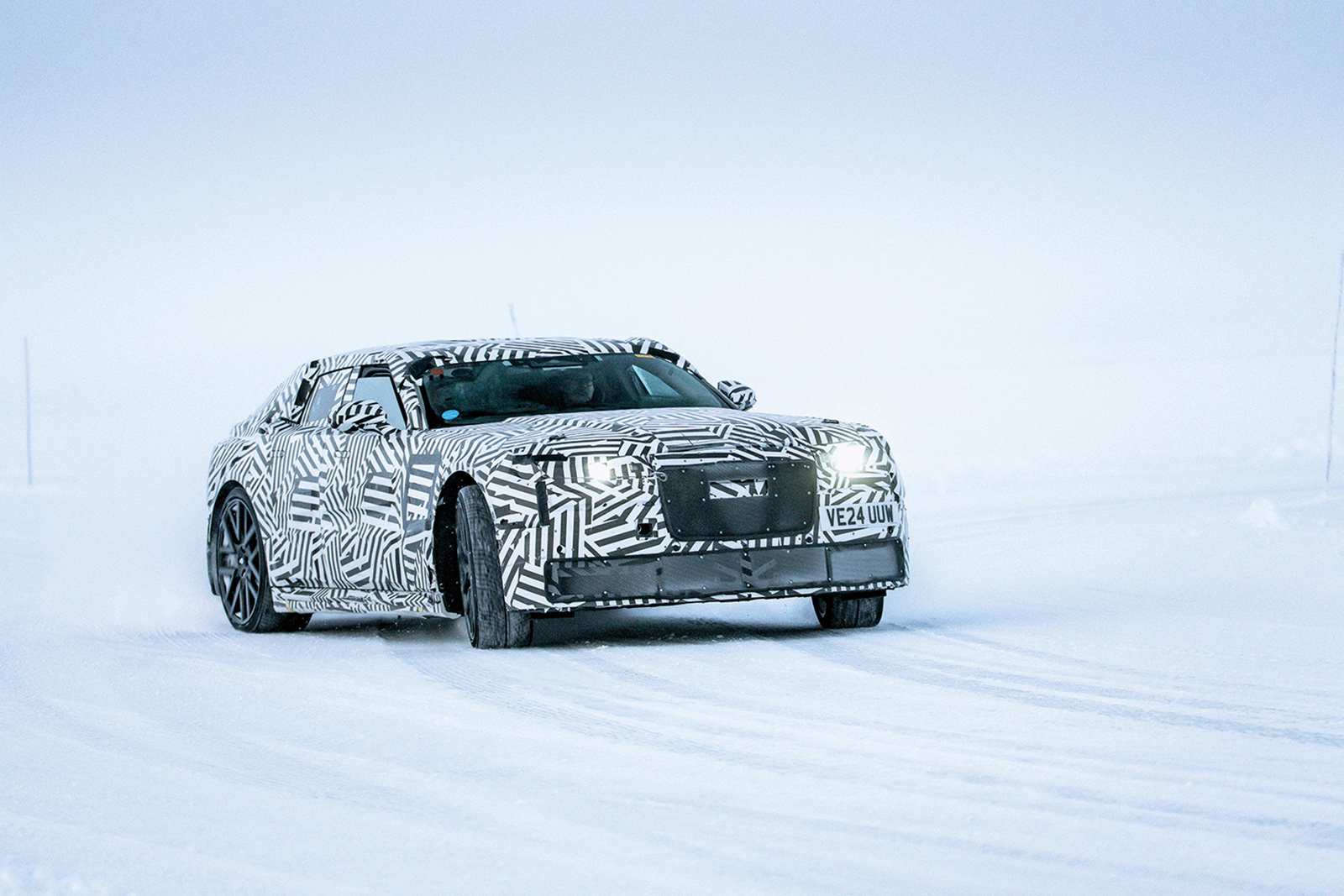 Nouvelle Jaguar GT : une conduite qui rappelle l'XJ, des derrières qui glissent comme un F-Type !