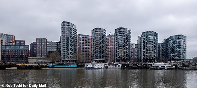 Pourquoi le marché des appartements s'effondre : Ventes en chute libre, prix en dégringolade. Les trois facteurs qui l'achèvent. L'histoire révélatrice des experts sur la situation actuelle et ses conséquences désastreuses.