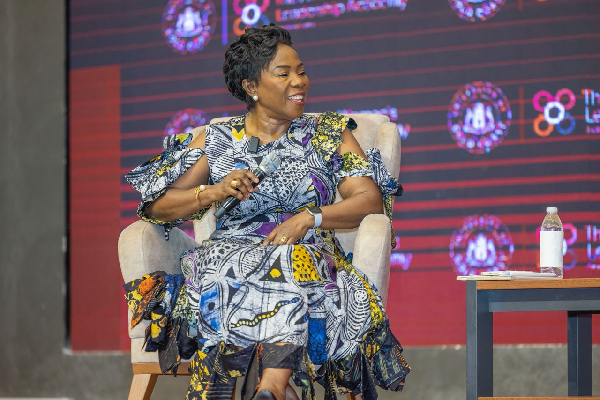 Esther Cobbah dévoile ses stratégies pour un leadership inspirant, une présence de marque percutante et la réussite assurée!