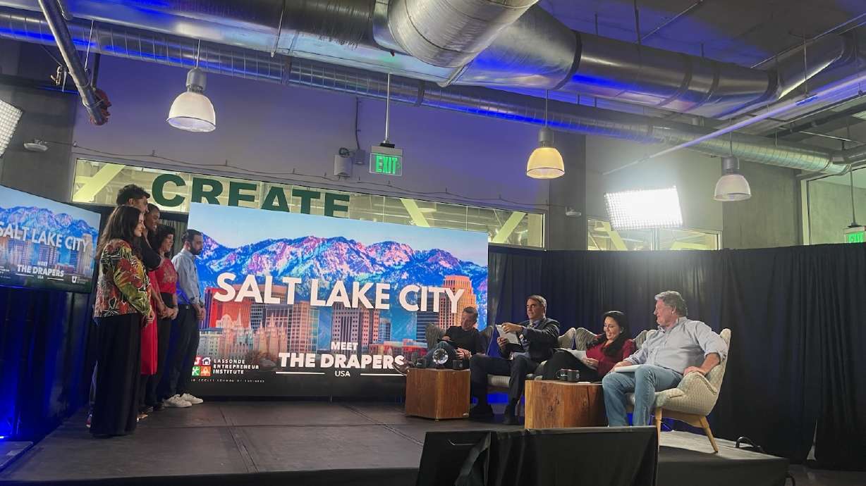 Des entrepreneurs présentent leurs idées de business aux investisseurs lors du tournage à Utah de "Rencontres avec les Drapers" !