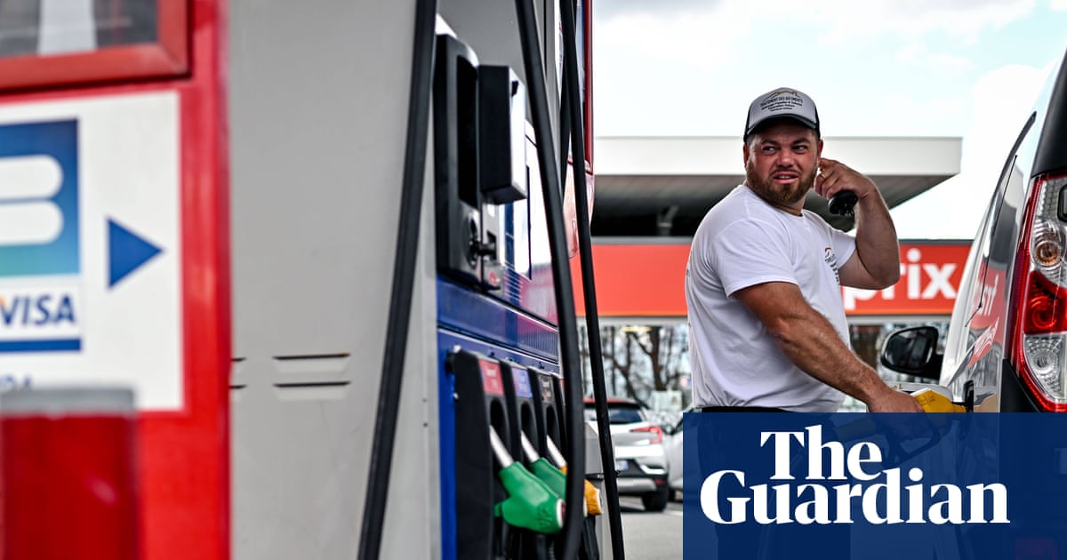 Les conducteurs européens confrontés à une hausse de 220 € par an des coûts de carburant à cause du conflit en Iran, alertent les experts !