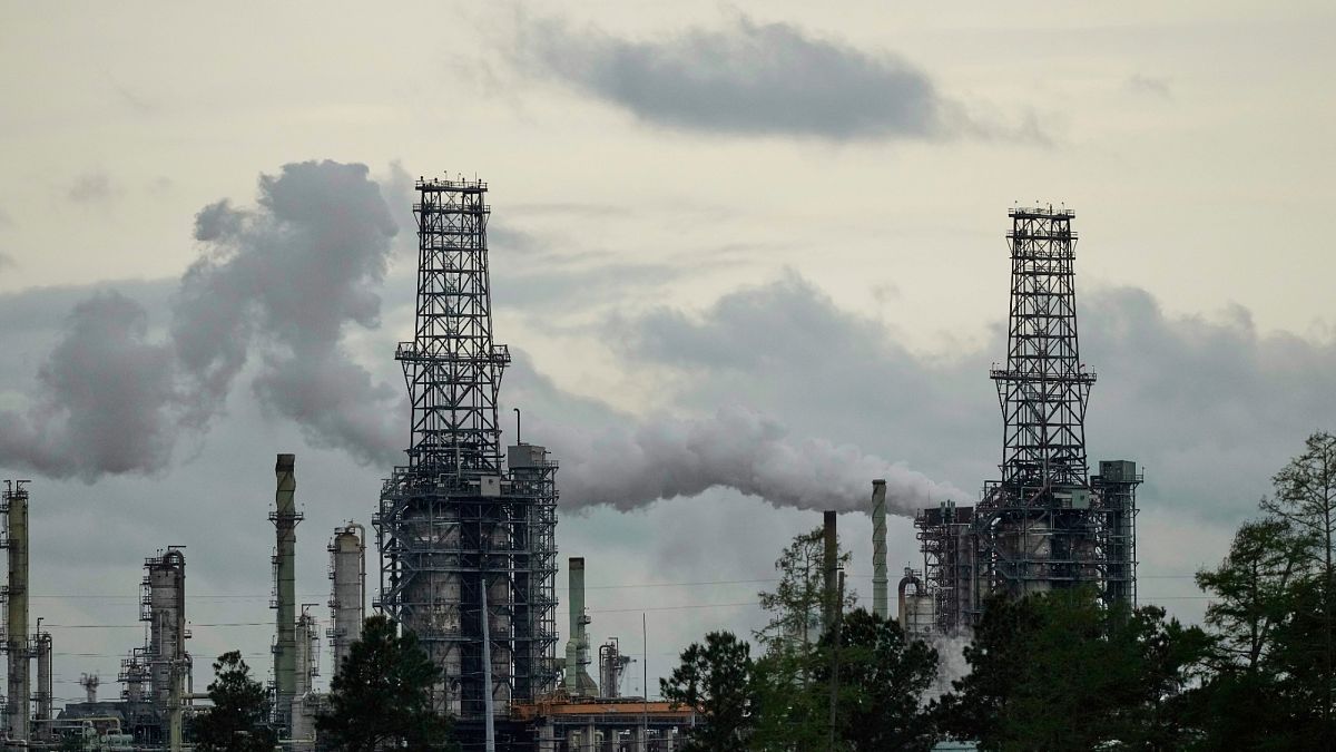 Les marchés européens plongent alors que les prix du pétrole s'envolent !