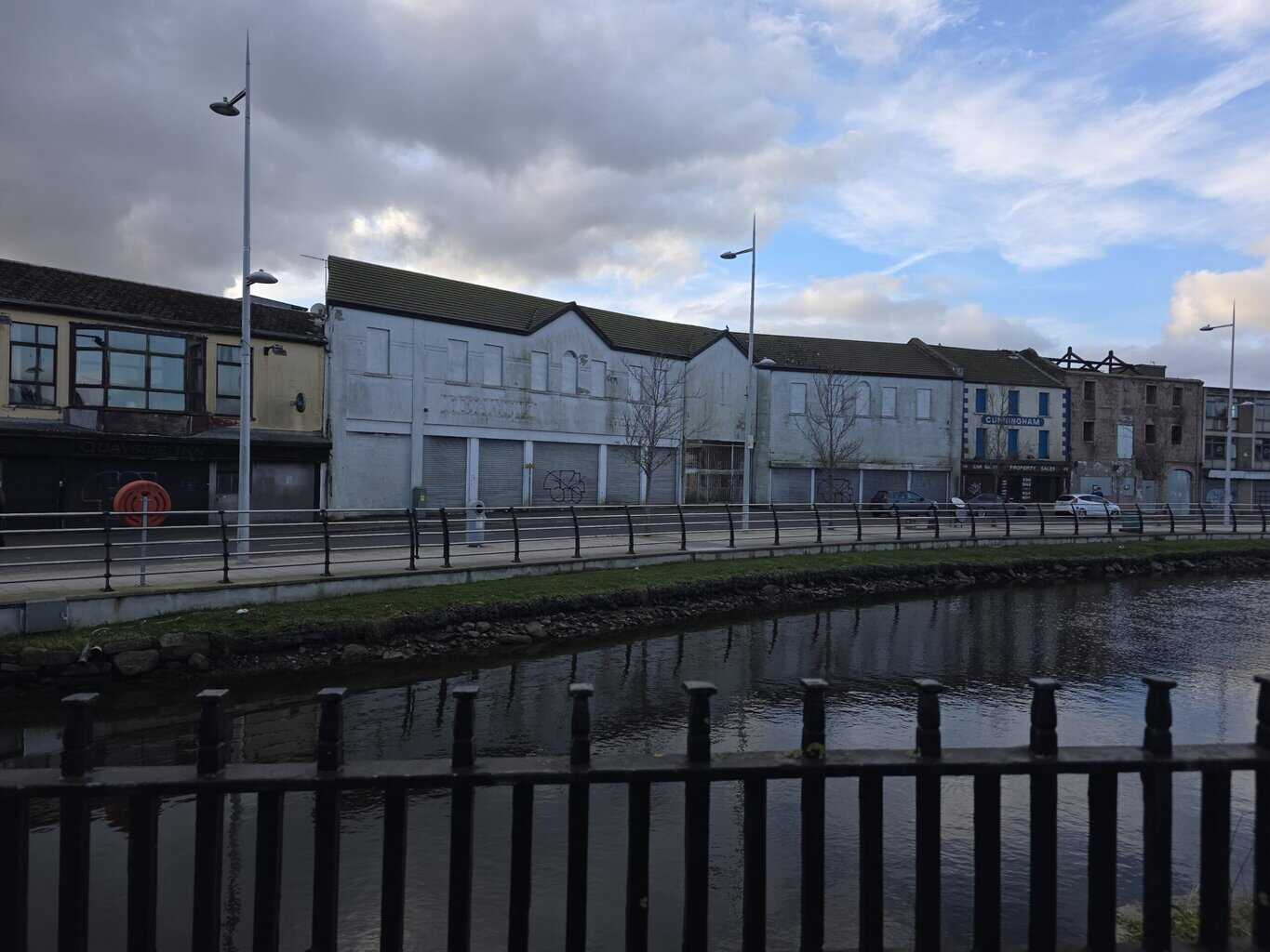 Pourquoi continuons-nous à accorder une réduction de 70 % des taxes sur les entreprises à l'un des secteurs les plus performants d'Irlande du Nord ?