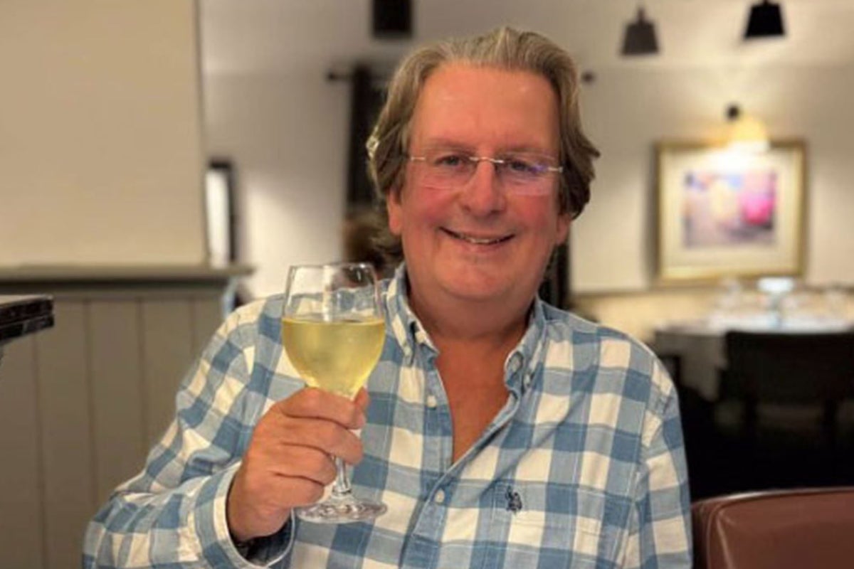 Andrew Chesterton attacke British Airways pour 50 000 £, affirmant que des coupures aux doigts lui ont causé cauchemars et flashbacks !