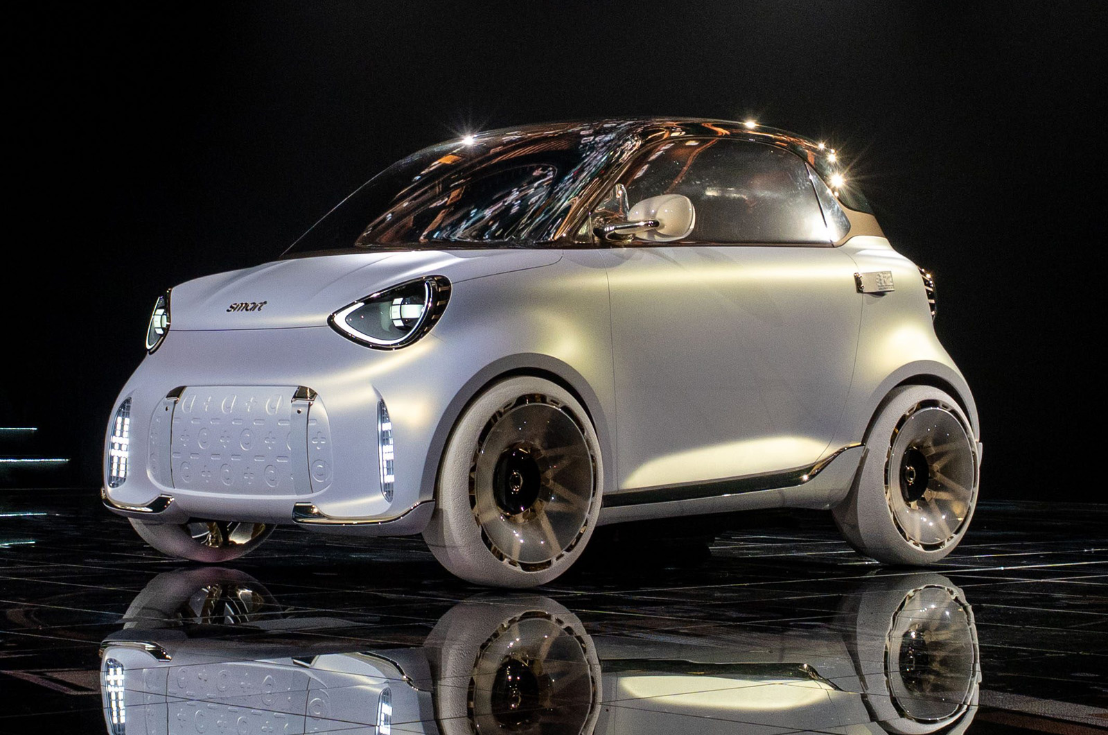Le Smart Fortwo fait son retour en tant que citadine électrique haut de gamme avec une autonomie de 300 km !
