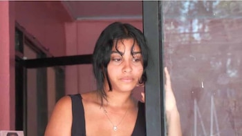 La jeune commerçante a ouvert sa boutique de vêtements après des années de vente ambulante au Honduras.
